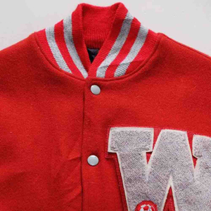 Veste bomber de baseball tendance personnalisée avec patch rouge et gris pour hommes, streetwear uni, vêtements d'extérieur d'hiver pour le collège, vestes pour hommes - Product Image 4