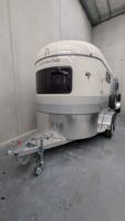Remorque à chevaux double nouvelle arrivée American Spirit 2 places avec espace de vie, carrosse flottant inclinable semi-suspendu, charge utile 2400 kg