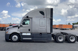 El mejor!! Camión Semirremolque Usado Económico Freightliner Cascadia 126 Sleeper 2022 con 72 Condo Sleeper, 455HP y Transmisión Automática de 12 Velocidades - Product Image 2