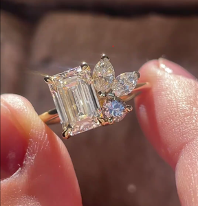 แหวนหมั้นมรกตตัดสี่หินLabปลูกแหวนเพชร2.00 CtwมรกตตัดLabสร้างแหวนแต่งงาน14พันสีเหลืองทองVS1 - Product Image 1