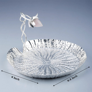 Handcrafted Leaves Design Platter for Home Entertaining Charming Leaves Serving Platter for Garden Parties - Product Image 3