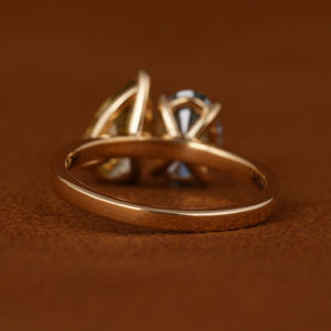 Bague de mariage Toi Et Moi Solitaire en or blanc 18 carats certifiée IGI classique de laboratoire de coupe ovale et poire pour son cadeau d'anniversaire - Product Image 4