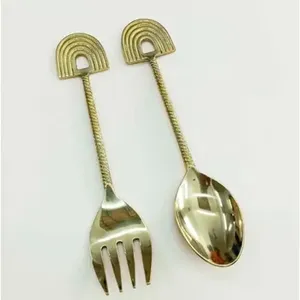 Ensemble de couverts au design moderne en acier inoxydable avec couverts dorés, parfait pour la vaisselle élégante de mariage et d'événement - Product Image 1