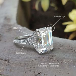 Bague de fiançailles et de mariage en or blanc 10 carats avec halo caché en émeraude taille émeraude de 11 carats, cultivée en laboratoire, pour elle - Product Image 5