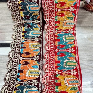 Encaje artesanal único hecho a medida con detalles de espejo de moda en colores vibrantes para diseñador de moda - Product Image 1