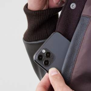 Chaqueta universitaria clásica para hombre: diseño tradicional de lana y cuero, perfecta para ropa informal con estilo - Product Image 4