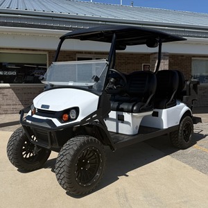 Nuevo Carro de Golf Eléctrico para 6 Pasajeros W-h-i-t-e 2024 E-Z-G-O V-a-l-o-r 6 - Product Image 1