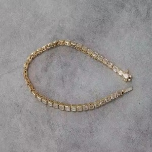 Bracelet Moissanite ajustable en or jaune 14 carats, taille émeraude, diamant cultivé en laboratoire, pour elle - Product Image 5