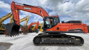 Excavatrice sur chenilles longues d'occasion d'origine coréenne Doosan DX360LC-9C avec moteur Scania - Product Image 6