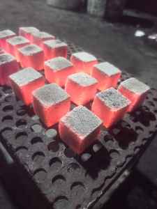 Briquettes de chicha de haute qualité fabriquées à partir de charbon de coque de noix de coco sont un excellent choix pour les acheteurs de charbon de bois et de sciure. - Product Image 6