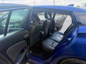 CLEAN 2018 À-yo-ta Pri_us Four Touring FWD - Product Image 3