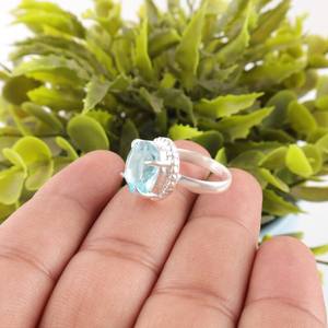 แหวนเงินแท้ 925 ประดับพลอยโทแพซสีฟ้าทรงรี งานแฮนด์เมด ได้รับการรับรองจาก IGI หินประจำเดือนธันวาคม เหมาะสำหรับเป็นของขวัญสำหรับผู้หญิง - Product Image 2