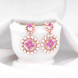 Boucles d'oreilles pendantes Ghoomar Chandbali en alliage de laiton plaqué or, design ethnique tendance avec pompons, bijoux mignons pour fêtes et mariages, cadeaux - Product Image 1