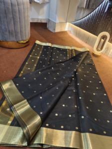 Sarees Rojos Simples de Calidad de Exportación en Ropa Tradicional India y Pakistaní con Encanto Atemporal y Elegancia Indiscutible - Product Image 5