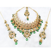 Parure de bijoux pour femme en alliage plaqué argent, style vintage, avec fleurs, cristaux, zircons et perles d'imitation, collier et boucles d'oreilles, pour fiançailles