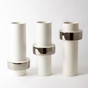 Vases à fleurs élégants en métal à la mode avec une texture martelée et un éclat métallique idéal pour les affichages floraux frais et artificiels - Product Image 2