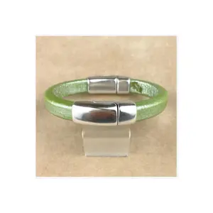 Unisex Pistachio Metallic Cobo Bracelet With Double Antique Silver Magnetic Clasps Fashionable For Gifts