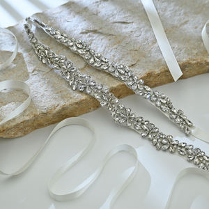 Cinturón de Novia Bridella BS37 Color Marfil con Decoración de Pedrería, Ajustable para Bailes de Graduación y Eventos Formales - En Existencia - Product Image 5