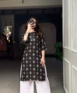 Luxury Festival Wear Chinon Co-ordSet avec motif à carreaux élégant et détails de perles - Product Image 6