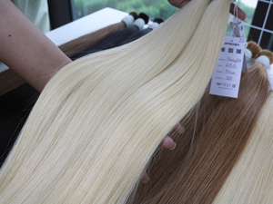 Prix de gros en vrac Extensions de cheveux forts et soyeux Double noyer 100 grammes toutes les couleurs 24 pouces 8H - Product Image 6