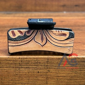 2025 pinces à griffes en cuir usinées à la main à la mode Simple élégant rectangulaire surdimensionné en cuir véritable griffes de cheveux pour les femmes - Product Image 1