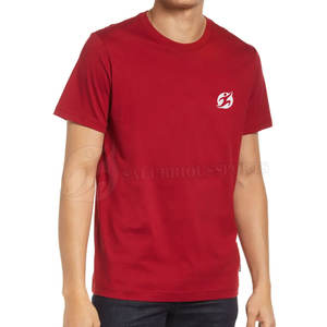 T-shirt pour hommes imprimé de logo personnalisé coupe ajustée avec manches courtes tenue décontracté de couleur unie rouge en polyester/coton tricoté - Product Image 1