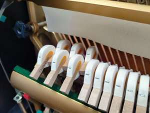 Piano Vertical Yamaha U3A Usado, Calidad Japonesa, Rendimiento Profesional, Listo para el Escenario, Sonido Claro y Potente - Product Image 4