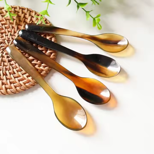 Cuillères en corne: beauté rustique et élégance pratique par l'artisanat en croissant - Product Image 2