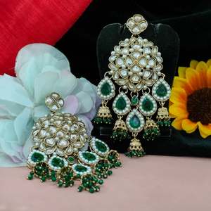 Pendientes colgantes minimalistas de perlas Kundan para mujer, diseño elegante ligero con piedras brillantes intrincadas, Ropa Étnica - Product Image 2