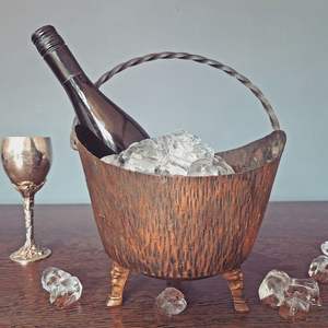 Seau à glace en cuivre d'aspect vintage de qualité supérieure avec poignées traditionnelles et patine rustique pour le stockage de boissons et la décoration de bar chic - Product Image 3