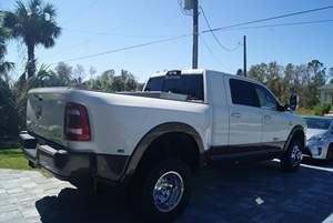 Ligeramente usado en buen estado 2021 R a M 3500 Limited Longhorn Mega Cab 4x4 Diesel Automatic - Product Image 2