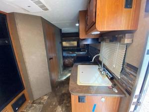 Starcraft L-a-n-c-h U-l-t-r-a L-i-t-e 22BUD d'occasion de 2016 prêt à être vendu - Product Image 5