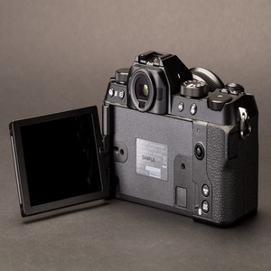 Venta Rápida de Cámaras sin Espejo FUJI FILM X-S20 en Negro con Lentes de 18-55 mm y XC15-45 mm - Product Image 6