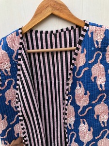 Veste Gilet sans Manches en Coton Matelassé Fait Main en Inde, Imprimé Indigo Bleu et Blanc, Veste Courte Réversible et Élégante pour Femme, Parfaite - Product Image 5