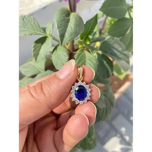 Pendentif en or 14 carats avec saphir bleu taille émeraude, diamant plaqué rhodium, forme de fleur, collier tendance en or rose - Product Image 3