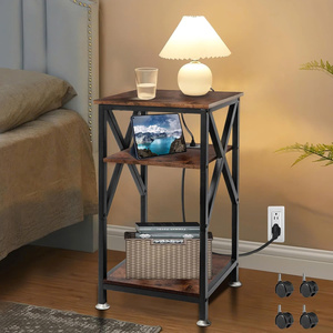 Table d'appoint à 3 niveaux avec station de charge Table d'appoint en métal et bois avec ports USB, prises et roulettes pour salon, chambre à coucher - Product Image 1