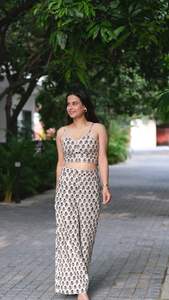 Top Corto de Rayón Ligero con Estampado Floral, Tendencia de Verano, Camiseta sin Mangas con Estampado Floral, Ropa de Verano Moderna - Product Image 5