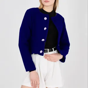 Veste en tissu tissé de couleur bleu marine avec détail de bouton Veste courte en tissu tissé de couleur bleu marine avec détail de bouton