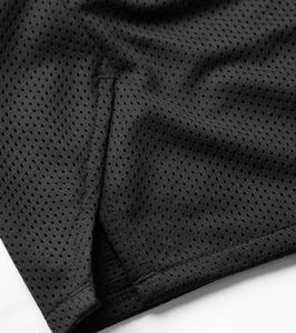 Pantalones cortos atléticos de malla negra para hombre Ajuste regular con cintura con cordón Bolsillos laterales abiertos y pantalones cortos de malla de poliéster duraderos - Product Image 5