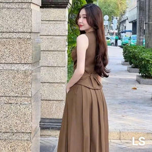 เสื้อเบลเซอร์แขนกุดแบบติดกระดุมสำหรับผู้หญิง ชุดเซ็ตเข้าชุดกับกระโปรงแม็กซี่จีบ เสื้อกั๊กและชุดกระโปรง - Product Image 6