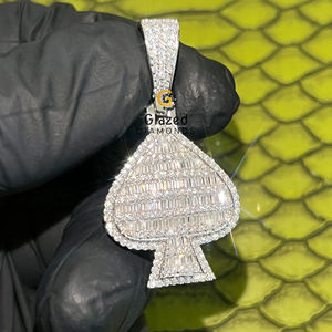 Colgante de joyería de cuello Hip Hop para unisex Hecho en plata de ley 925 y diamantes cultivados en laboratorio de corte redondo y Baguette - Product Image 1