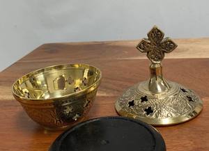 Brûleur d'encens en laiton avec croix pour décor d'église au charbon de bois encensoir en laiton d'autel brûleur religieux pour le culte de la prière et l'utilisation spirituelle - Product Image 5
