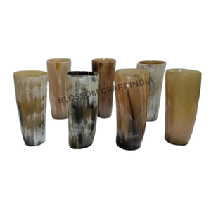 Coupe en corne de vache véritable de style viking médiéval, sculptée à la main avec un motif Arbre de Vie et incrustation d'agate, article décoratif et de revente pour les magasins de méad - Product Image 3