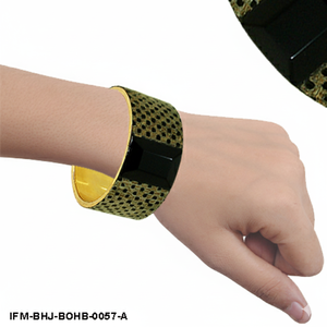 Brazalete de Latón y Cuerno Hecho a Mano con Incrustaciones de Tablero de Ajedrez, Estilo Ónix Negro, Joyería Geométrica - Product Image 2