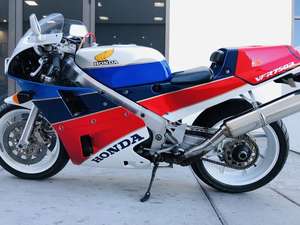 Nouvelles <span class=keywords><strong>Honda</strong></span> <span class=keywords><strong>RC</strong></span> <span class=keywords><strong>30</strong></span> en vente : Moto sportive haute performance pour la course sur route, machine à vitesse maximale - Product Image 2