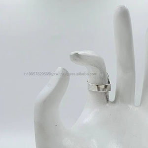 Earthborn Design Elegante hecho a mano 92,5 Plata Piedra preciosa Anillo artesanal Accesorio de moda - Product Image 1