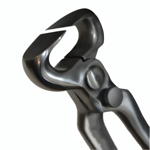 Pinza de pezuña negra de acero inoxidable de artesanía Premium con bordes afilados de corte, herramientas de herrador, extractores de zapatos, pinzas de pezuña forjadas - Product Image 1