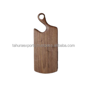 Planche à découper en bois personnalisable, élégante et faite à la main, accessoire de cuisine au design dernier cri à un prix imbattable - Product Image 1