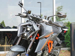 Offre Annuelle 2025 : Nouvelles Motos KTM 1390 Super Duke R EVO - Product Image 5