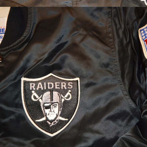 Vestes d'hiver pour hommes Veste en satin style High Street pour hommes avec décoration brodée Service OEM disponible - Product Image 6